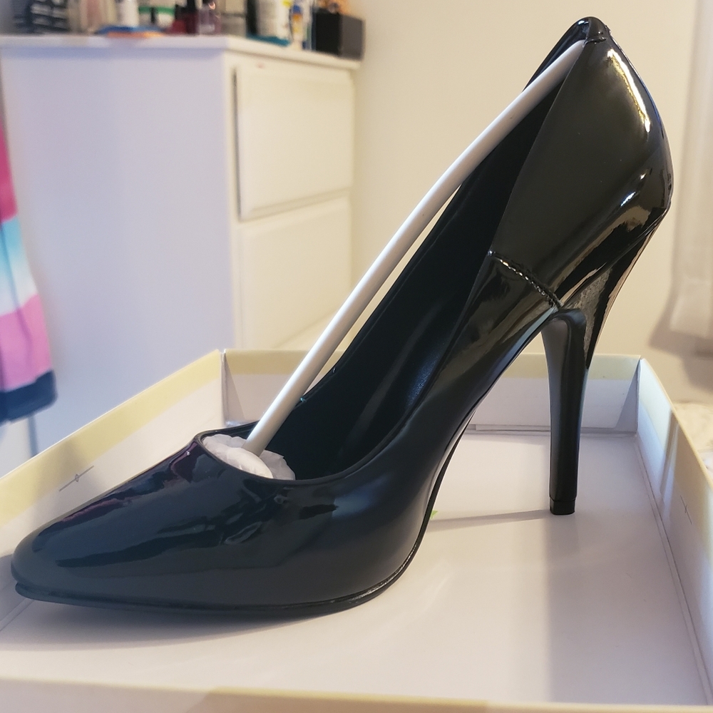 Pleaser Seduce 5 Inch Pumps in Black Patent Size 8